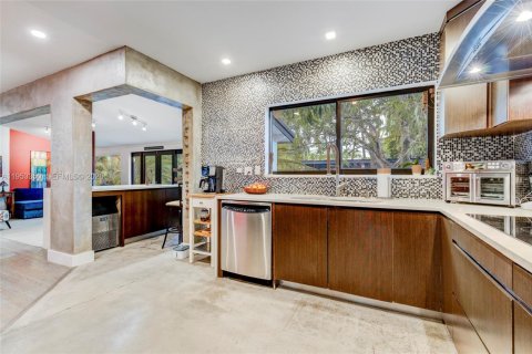 Casa en venta en Miami, Florida, 4 dormitorios, 201.69 m2 № 2008124 - foto 11