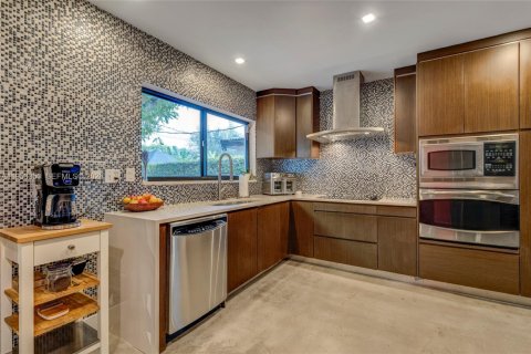 Casa en venta en Miami, Florida, 4 dormitorios, 201.69 m2 № 2008124 - foto 13