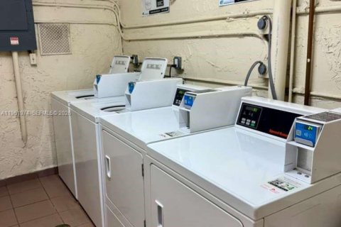 Copropriété à louer à Miami, Floride: 2 chambres, 72.65 m2 № 2023856 - photo 16