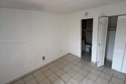 Copropriété à louer à Miami, Floride: 2 chambres, 72.65 m2 № 2023856 - photo 13