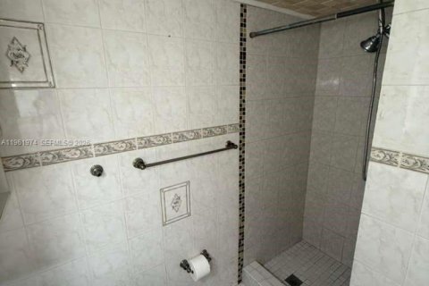 Copropriété à louer à Miami, Floride: 2 chambres, 72.65 m2 № 2023856 - photo 15
