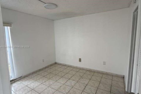 Copropriété à louer à Miami, Floride: 2 chambres, 72.65 m2 № 2023856 - photo 12