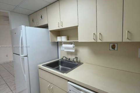 Copropriété à louer à Miami, Floride: 2 chambres, 72.65 m2 № 2023856 - photo 11