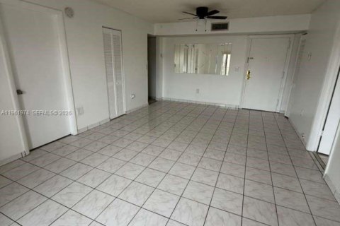 Copropriété à louer à Miami, Floride: 2 chambres, 72.65 m2 № 2023856 - photo 6