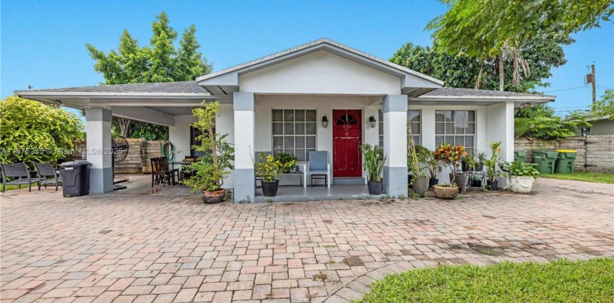 Casa en Homestead, Florida 5 dormitorios, 167.22 m2 № 1931914