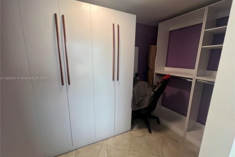 Condo in Miami, Florida, 1 bedroom № 2015790 - photo 7