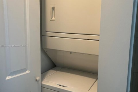 Condo in Miami, Florida, 1 bedroom № 2015790 - photo 8