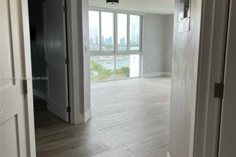 Condominio en venta en Miami Beach, Florida, 2 dormitorios, 99.41 m2 № 1863073 - foto 10
