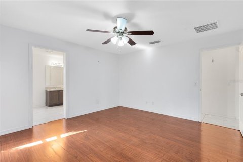 House in Orlando, Florida 4 bedrooms, 218.23 sq.m. № 1916762 - photo 17