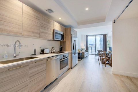 Condo in Miami, Florida, 1 bedroom  № 2041242 - photo 2