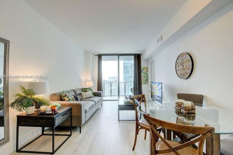 Condo in Miami, Florida, 1 bedroom  № 2041242 - photo 3