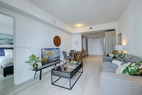 Condo in Miami, Florida, 1 bedroom  № 2041242 - photo 5
