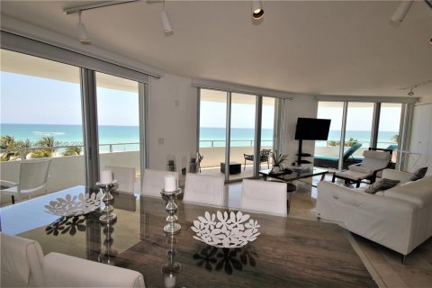 Copropriété à louer à Miami Beach, Floride: 2 chambres, 126.35 m2 № 2174425 - photo 4