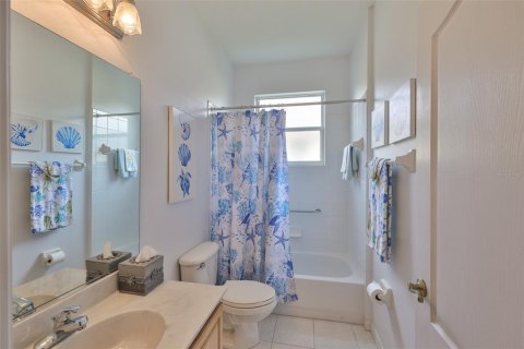 House in Sun City Center, Florida 2 bedrooms, 184.78 sq.m. № 1760262 - photo 12