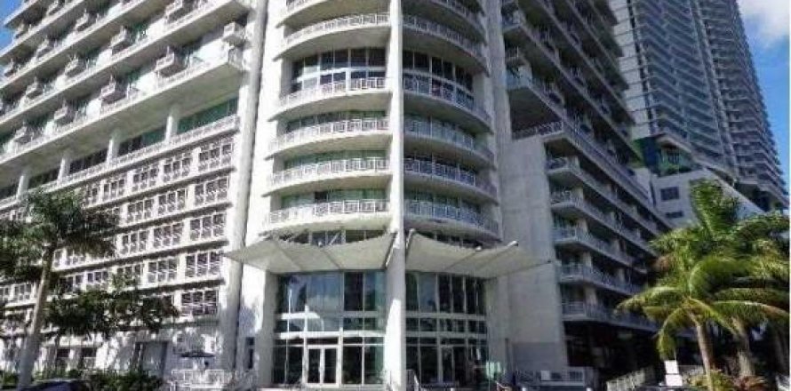 Condominio en Miami, Florida, 1 dormitorio  № 832803