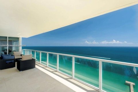 Copropriété à louer à Sunny Isles Beach, Floride: 2 chambres, 148.83 m2 № 1684220 - photo 1