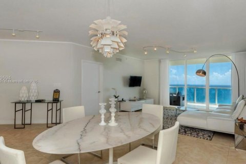 Copropriété à louer à Sunny Isles Beach, Floride: 2 chambres, 148.83 m2 № 1684220 - photo 17