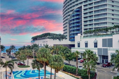 Adosado en alquiler en Fort Lauderdale, Florida, 3 dormitorios, 310.67 m2 № 981764 - foto 1