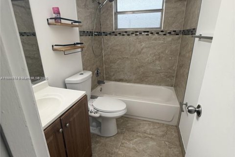 Condo in Miami, Florida, 2 bedrooms  № 1847706 - photo 8