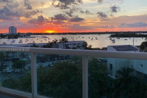 Condo in North Bay Village, Florida, 2 bedrooms  № 1726823 - photo 11