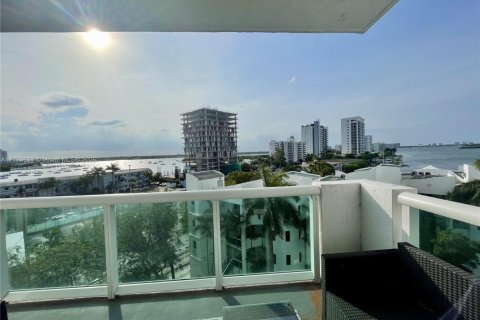 Condo in North Bay Village, Florida, 2 bedrooms  № 1726823 - photo 14