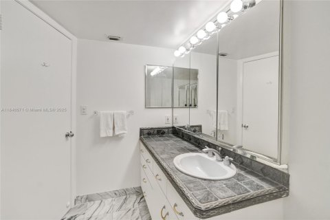 Copropriété à vendre à Aventura, Floride: 2 chambres, 126.81 m2 № 1845949 - photo 29