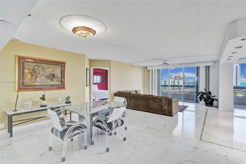 Copropriété à vendre à Aventura, Floride: 2 chambres, 126.81 m2 № 1845949 - photo 11