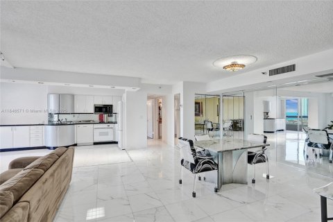 Copropriété à vendre à Aventura, Floride: 2 chambres, 126.81 m2 № 1845949 - photo 17