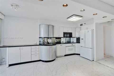 Copropriété à vendre à Aventura, Floride: 2 chambres, 126.81 m2 № 1845949 - photo 22