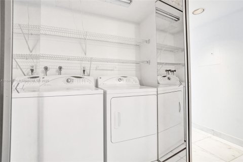 Copropriété à vendre à Aventura, Floride: 2 chambres, 126.81 m2 № 1845949 - photo 25