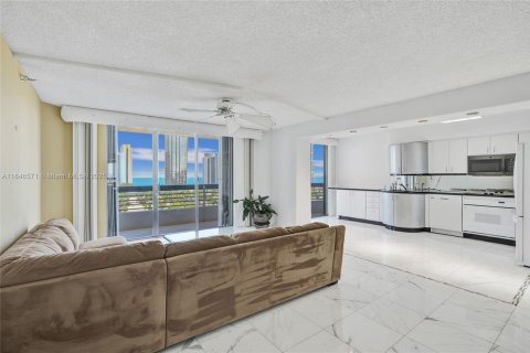 Copropriété à vendre à Aventura, Floride: 2 chambres, 126.81 m2 № 1845949 - photo 15