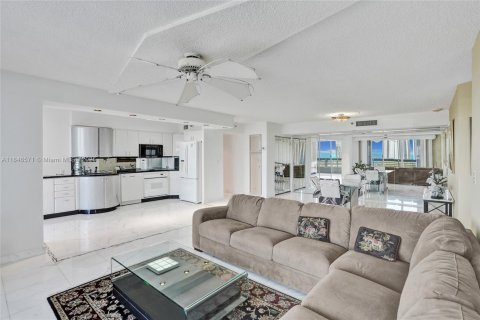 Copropriété à vendre à Aventura, Floride: 2 chambres, 126.81 m2 № 1845949 - photo 18
