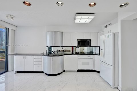 Copropriété à vendre à Aventura, Floride: 2 chambres, 126.81 m2 № 1845949 - photo 21