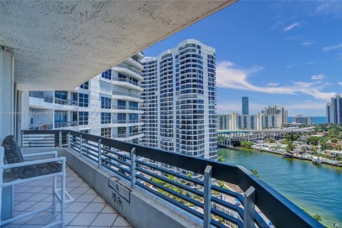 Copropriété à vendre à Aventura, Floride: 2 chambres, 126.81 m2 № 1845949 - photo 7