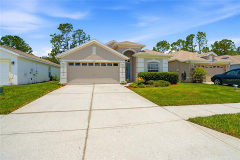 House in Land O' Lakes, Florida 2 bedrooms, 156.35 sq.m. № 2217721