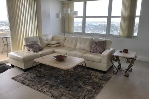 Copropriété à louer à Pompano Beach, Floride: 2 chambres, 92.9 m2 № 2252725 - photo 4