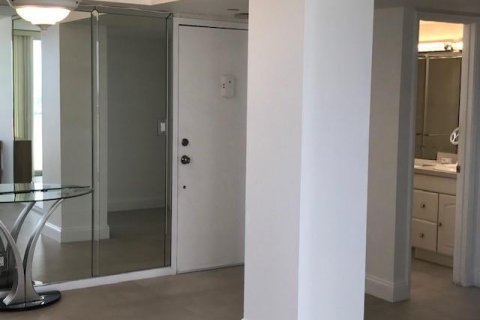 Copropriété à louer à Pompano Beach, Floride: 2 chambres, 92.9 m2 № 2252725 - photo 3