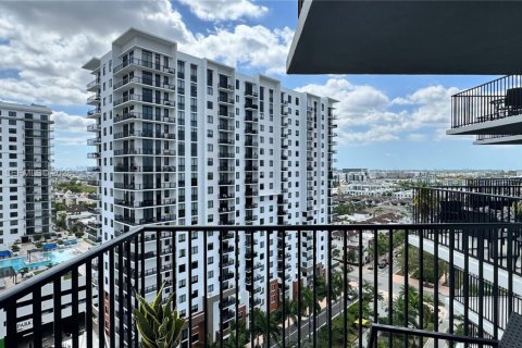 Condo in Doral, Florida, 2 bedrooms № 2337074 - photo 2