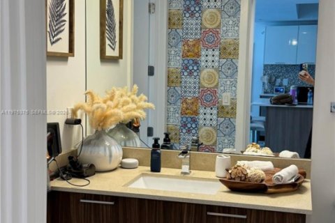 Condo in Doral, Florida, 2 bedrooms № 2337074 - photo 6