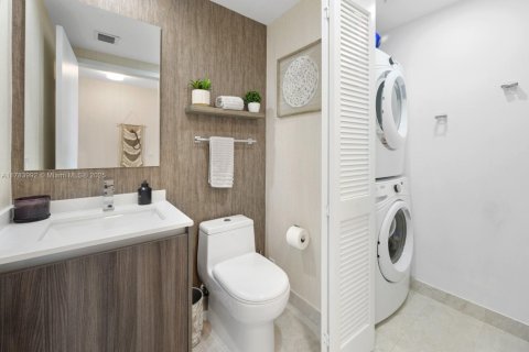 Condo in Miami, Florida, 2 bedrooms  № 1711323 - photo 12