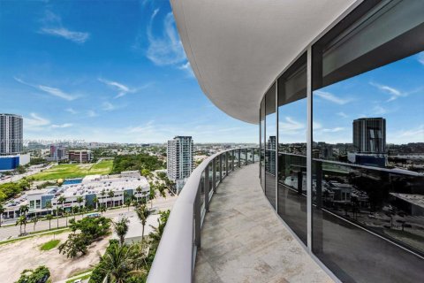Condo in Miami, Florida, 2 bedrooms  № 1711323 - photo 2