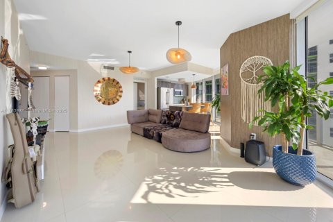 Condo in Miami, Florida, 2 bedrooms  № 1711323 - photo 6