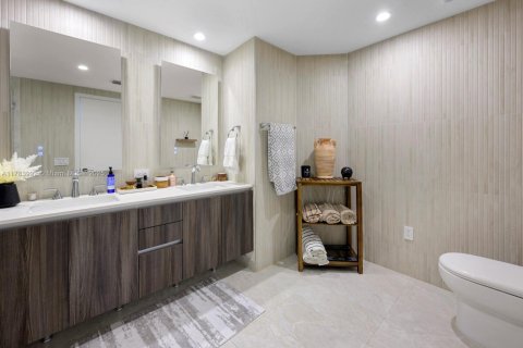 Condo in Miami, Florida, 2 bedrooms  № 1711323 - photo 17