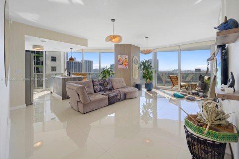 Condo in Miami, Florida, 2 bedrooms  № 1711323 - photo 5