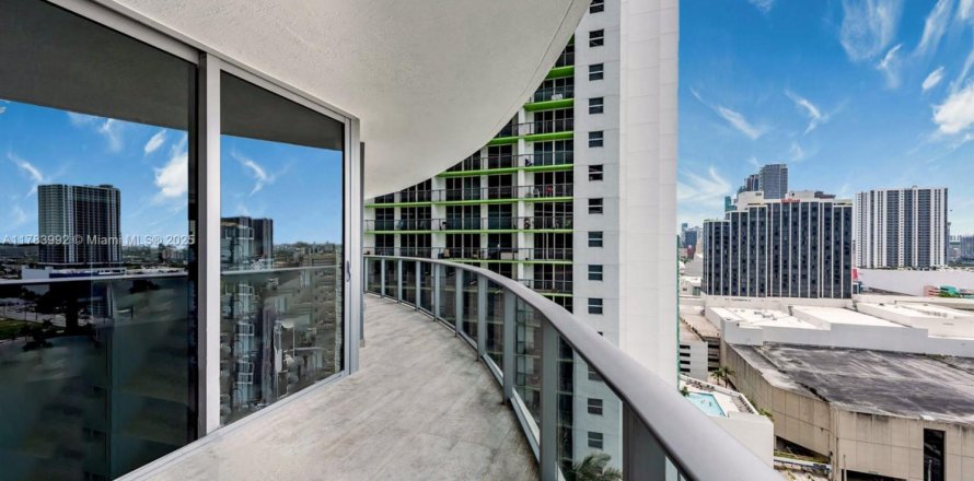 Condo in Miami, Florida, 2 bedrooms  № 1711323