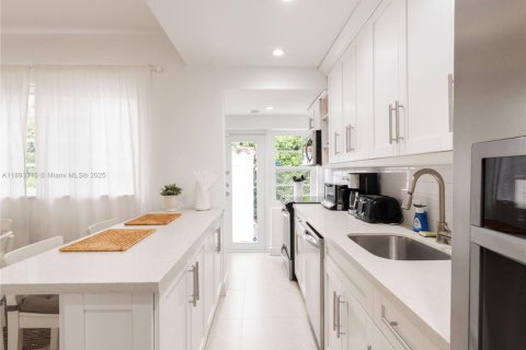 Appartement à louer à Miami Beach, Floride: 2 chambres, 88.26 m2 № 2169820 - photo 6
