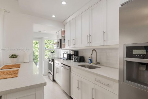Appartement à louer à Miami Beach, Floride: 2 chambres, 88.26 m2 № 2169820 - photo 7