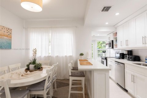 Appartement à louer à Miami Beach, Floride: 2 chambres, 88.26 m2 № 2169820 - photo 9