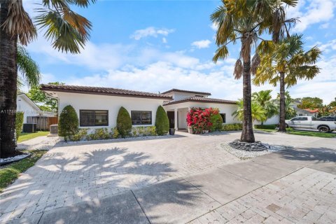 House in Miami, Florida 7 bedrooms, 442.96 sq.m. № 1732067 - photo 29