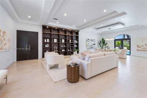 House in Miami, Florida 7 bedrooms, 442.96 sq.m. № 1732067 - photo 3